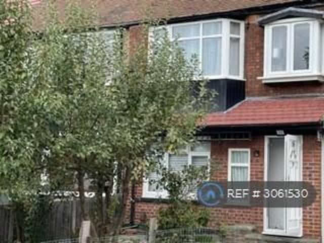 Ian Square, Enfield, EN3 3 bed terraced house to rent £2,250 pcm £519 pw