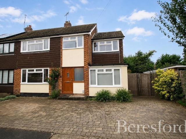 Ian Road, CM12 5 bed semi detached house to rent £2,850 pcm £658 pw