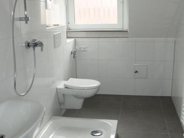 IBF Immo + Praktisch geschnittene 3 ZKDB Dachgeschoss – Wohnung in Eilendorf!