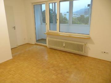 IBK Hötting: Anlegerobjekt in UNI Nähe! Sanierte 3er Studenten WG WHG mit 67m² Wnfl, Balkon und Keller!