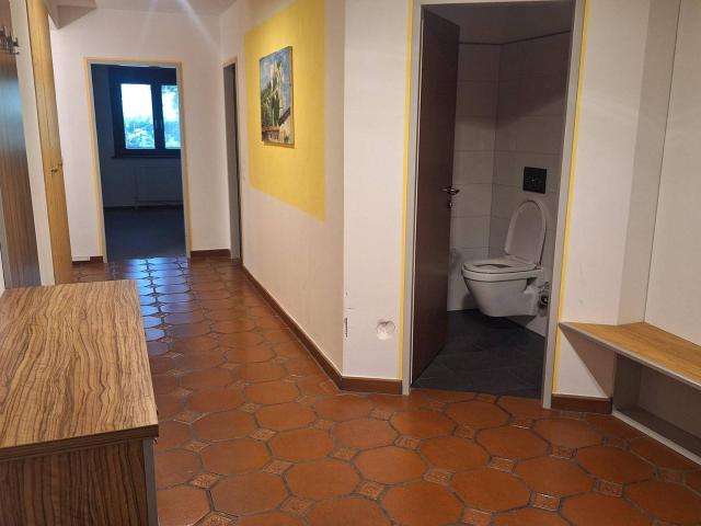 IBK Ost: Geräumige ruhig gelegene 4 Zimmer Gartenwohnung mit Terrasse u. Wintergarten, Keller und 1 TGAAP!