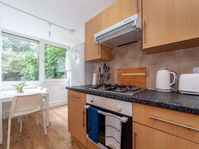 Ibsley Gardens, Roehampton, London SW15, 4 bed flat to rent, £2,600 pcm | PrimeLocation