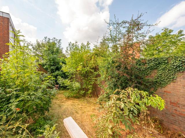 Ibsley Gardens, Roehampton, London SW15, 4 bed flat to rent, £3,600 pcm | PrimeLocation