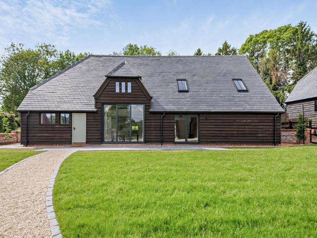 Ibthorpe, Andover, Hampshire 4 bed barn conversion to rent £4,500 pcm £1,038 pw