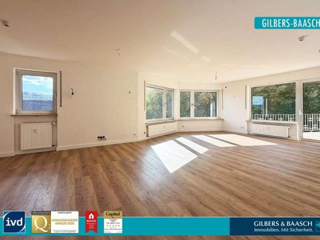 Igel Schauinsland: Großzügige, sanierte Eigentumswohnung mit Gartenbereich und Garage