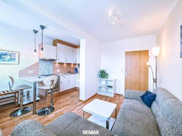 Igls: Garçonnière mit 36,31 m² großem Dachboden, Lift und Parkplatz in ruhiger Aussichtslage!