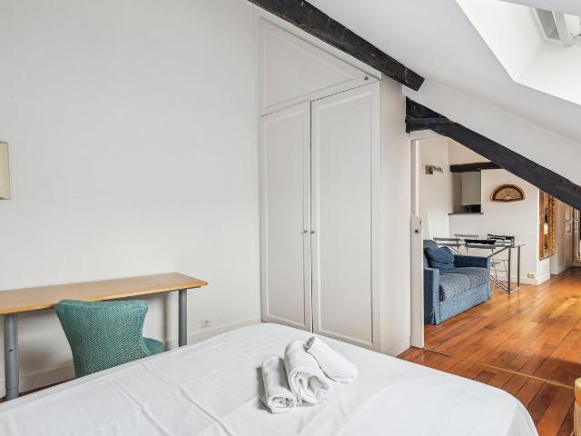 ID389 captivating apartment in the heart of Paris on Rue Bourgogne 7th arr., Paris Amsterdam Apartments for Rent