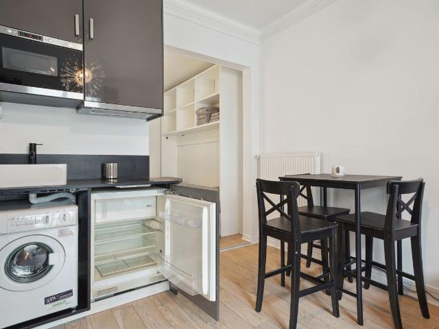 ID394 – Arc de Triomphe/ rue Troyon, Paris Amsterdam Apartments for Rent