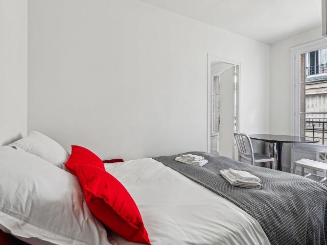 ID 400 Meuniers near Bercy Area, Paris Amsterdam Apartments for Rent