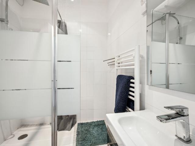 ID 410 Lovely 1 bedroom apartment near Notre Dame, Paris Amsterdam Apartments for Rent