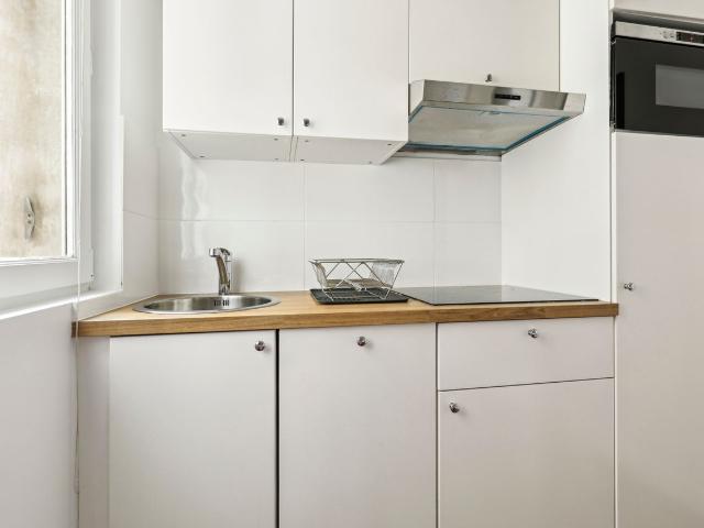 ID 422 Roquette/ rue de la Folie Regnault, Paris Amsterdam Apartments for Rent