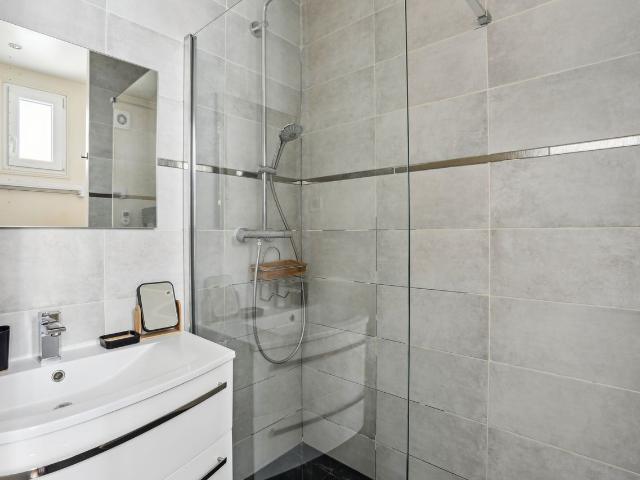 ID 426 Bright apartment in Mathurin Regnier, Paris Amsterdam Apartments for Rent