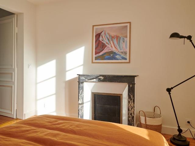 ID 444 Spacious 2 Bedroom Apartment in Rue Cité de l'Alma Fully Renovated & Equipped, Paris Amsterdam Apartments for Rent