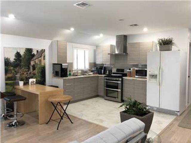 ID#:1400550 Gorgeous, Renovated 3 Bed 1.5 Bath