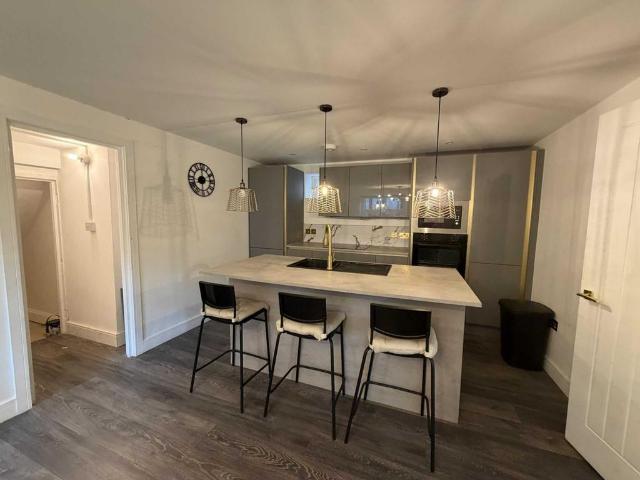 Idahota House CR0 2 bed flat to rent £2,100 pcm £485 pw