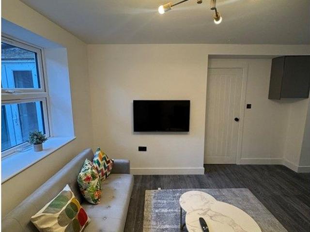 Idahota House, Croydon CR0, 2 bed flat to rent, £2,000 pcm | PrimeLocation