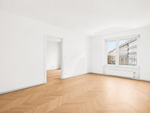 Ideal aufgeteilte, renovierte Wohnung mit 3 Schlafzimmern und extra Küche