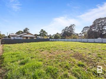 IDEAL BUILDING BLOCK IN POPULAR SMYTHESDALE LOCATION IN THE HEART OF TOWN