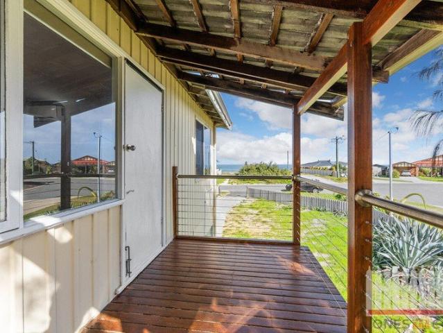 Ideal Coastal Living at 9 Springhill Place, Two Rocks
