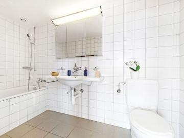 Ideal duplex apartment for commuters or frequent travelers!