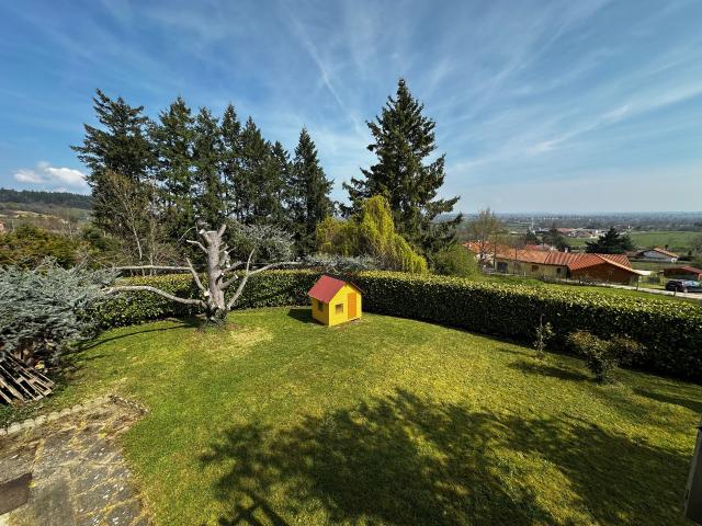 Idéal famille, maison spacieuse, 4 chambres + bureau, dépendances, 4 400 m2 de terrain