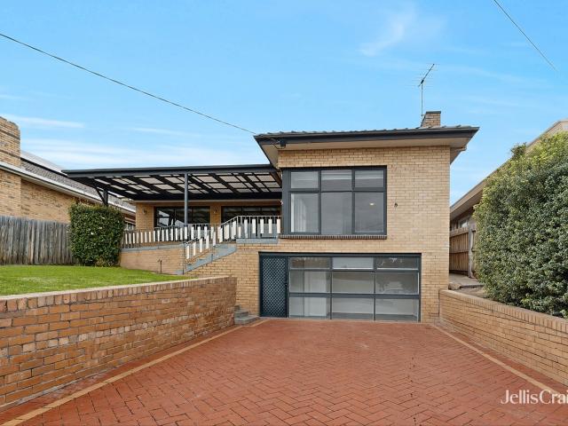 Ideal Family Home in a Blue Ribbon Avondale Heights Pocket