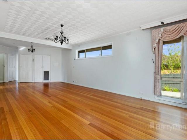 IDEAL FAMILY HOME IN A PREMIUM SCHOOL ZONE