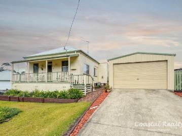House for sale in Coomba Park - Garden