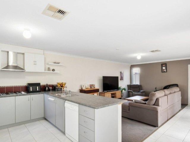 Ideal Family Living In Ellenbrook