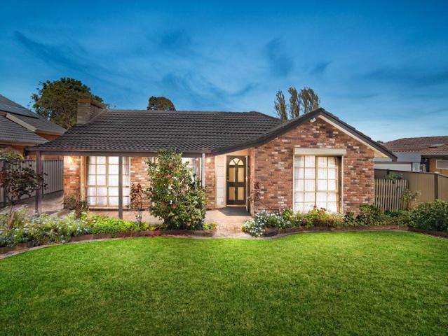 Ideal Family Living Walking Distance to Shops & Schools
