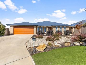 Ideal Family Living!