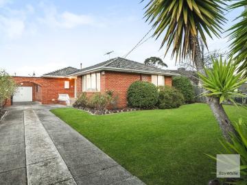 Ideal First Home in a Prime Court Location