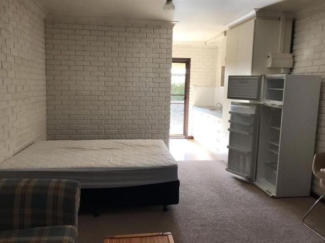 IDEAL FOR A WORKING COUPLE OR SINGLE PERSON