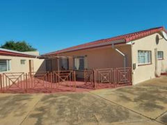 ideal for a guest house. neat and sp.