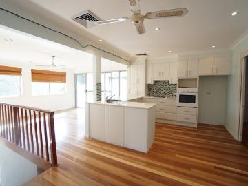 Ideal for Family! Walk distance to Towers and Metro Station