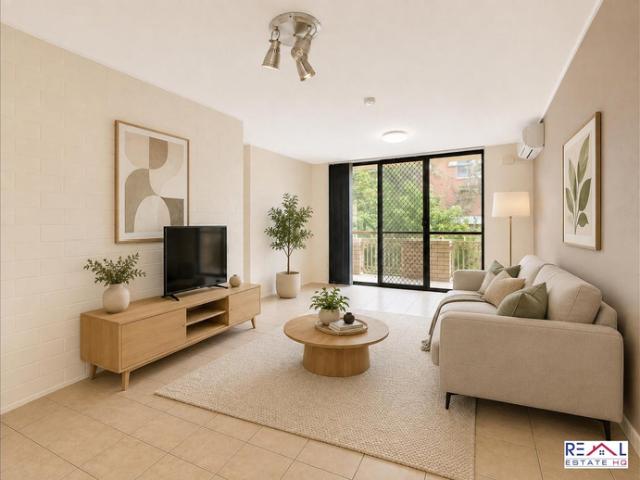 Ideal for Families or Students – Close to UQ & Indooroopilly Shopping Centre