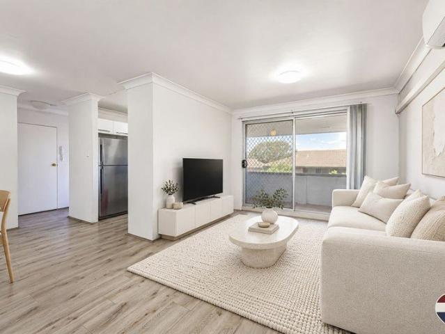 Ideal for First Home Buyers or Savvy Investors in Convenient Kingswood