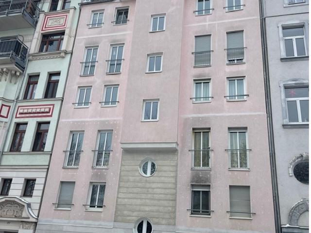 IDEAL frisch renoviert, Aufzug und großer Balkon