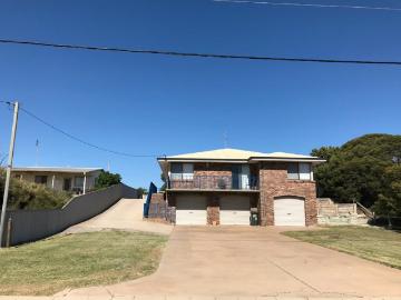 Ideal Fully Furnished Unit Perfect for FIFO/DIDO Workers