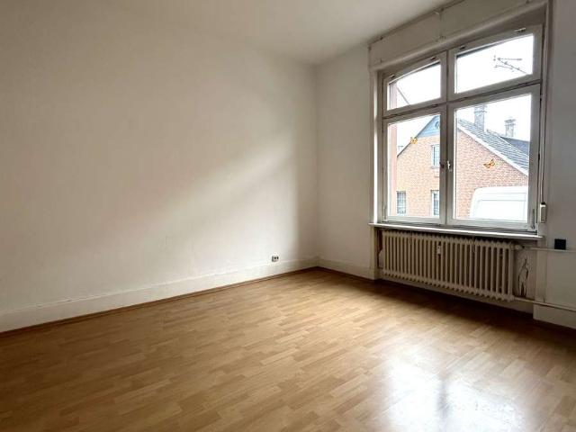 Ideal für 2 Personen Wohngemeinschaft* einfache 3 Zimmer Altbauwohnung in Oberrad