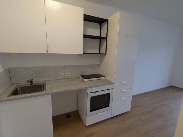 Ideal für Anleger und Firmen! Es gibt ein Gewerbeobjekt mit 5 Garconnieren und einer 2 Zimmerwohnung in Innsbruck zu erwerben