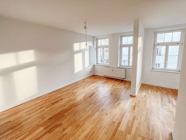 Ideal für Eigennutzer! 3 Zimmerwohnung mit Balkon im denkmalgeschützten MFH