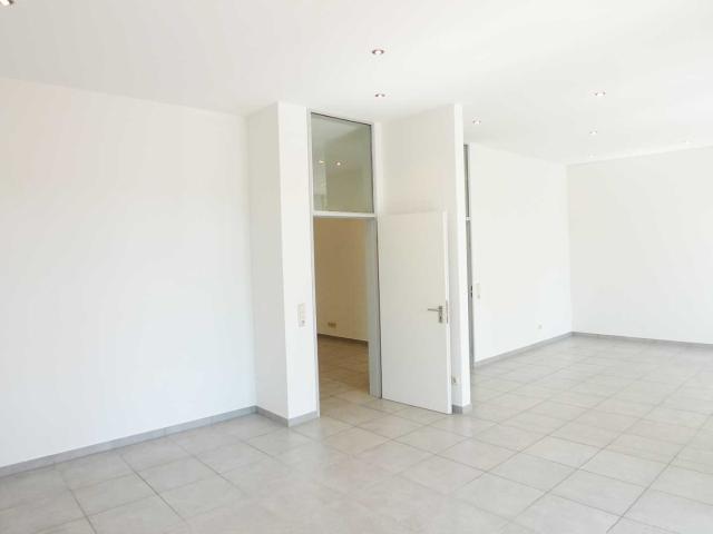 Ideal für eine Familie – Renovierte 4 Zimmer Wohnung mit Einbauküche und TG, Trier Innenstadt