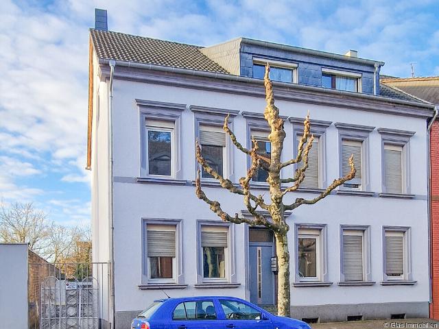 Ideal für Kapitalanleger und Eigennutzer Attraktives Drei bis Vierfamilienhaus in Innenstadtlage