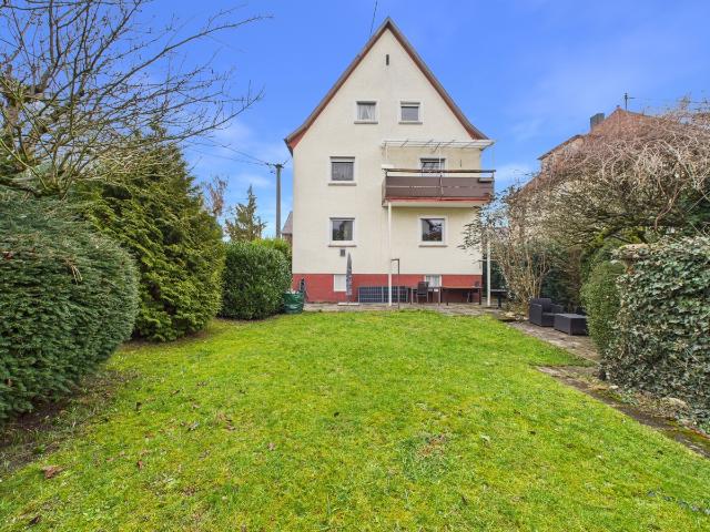 Ideal für Handwerker. 2 3 Parteienhaus, ruhige Lage, schöner Garten, Balkon, Terrasse, Ausbaureserve