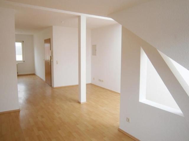 IDEAL FÜR SINGLES helle 1 Zi. DG Whg. in Stötteritz, Bad m. Dusche u. offene Küche