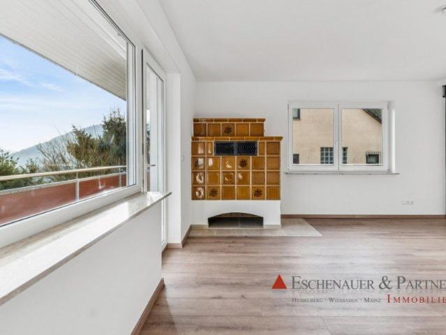IDEAL FÜR PAARE UND FAMILIEN Frisch sanierte 4 ZKBB mit Panorama Balkon und tollem Ausblick