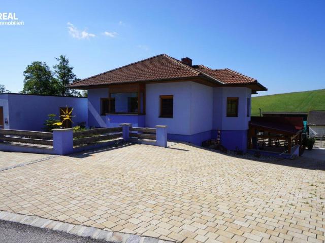 ideal für Pferde und Naturliebhaber einladendes Einfamilienhaus mit großer Terrasse und Garage