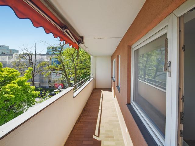 Ideal geschnittene 4 Zimmer Wohnung mit Renovierungsbedarf und optimaler Anbindung!