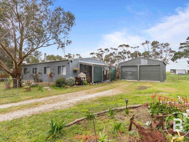 Ideal hobby farm with cute family home 40 mins from Ballarat